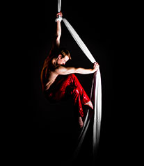 James Frith - Male Silks / Tissu Artist